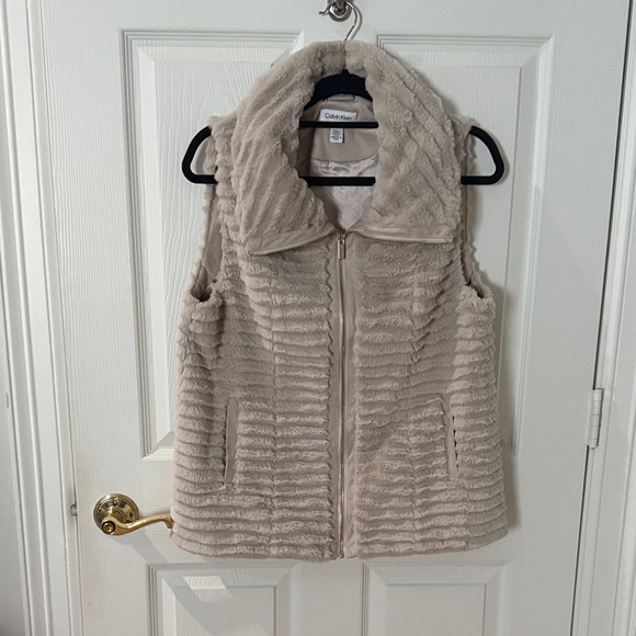 Calvin Klein Women's Beige Faux Fur Vest size medium - Picture 1 of 4